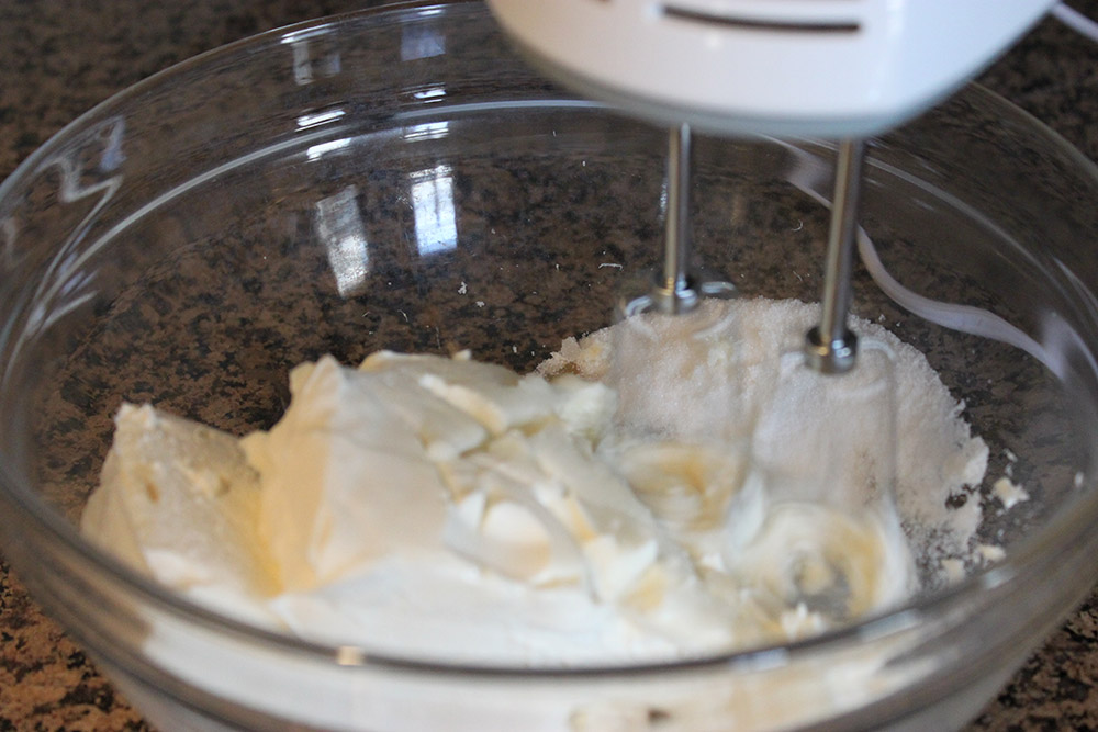 Easy Mini Cheesecakes with Philadelphia Cream Cheese and Oreo Cookies